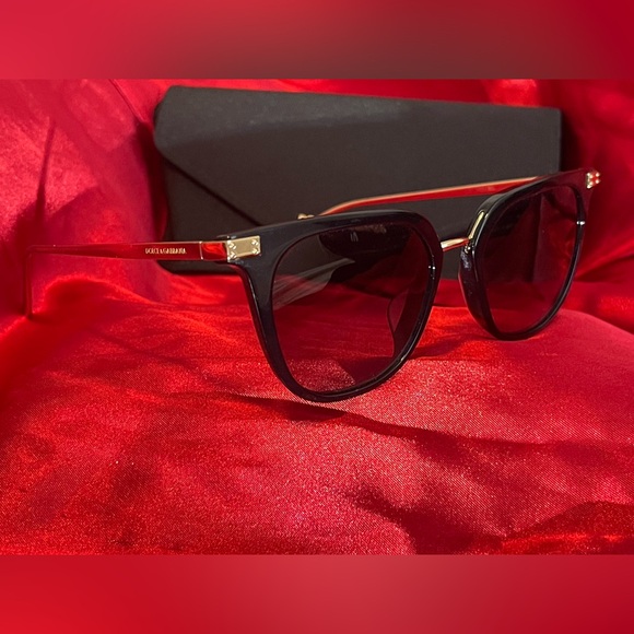 Dolce & gabbana polarized shades with case - Picture 8 of 8